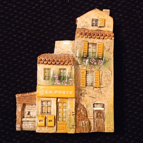 J. Carlton Hand Painted Miniature Building ~ Dominic Gault La Poste #210248 - Picture 1 of 5